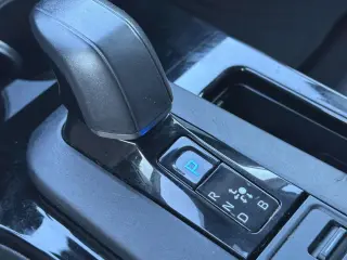 Toyota Prius 2024 AWD LE 4p Hatchback