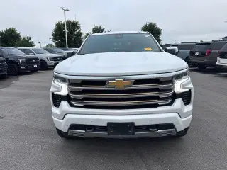 Chevrolet Silverado 1500 2022 4x4 High Country 4p. Crew Cab 5.8 pies SB