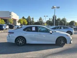 Toyota Camry 2024 SE 4p Sedan