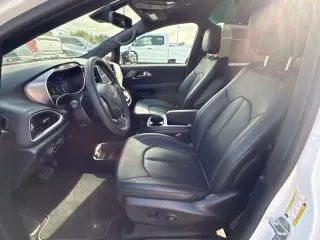 Chrysler Pacifica 2025 Select 4dr Mini-Van