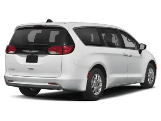 Chrysler Voyager 2023 LX 4p Minivan