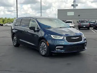 Chrysler Pacifica Plug-In Hybrid 2024 Select Miniván 4p.