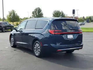 Chrysler Pacifica Plug-In Hybrid 2024 Select Miniván 4p.