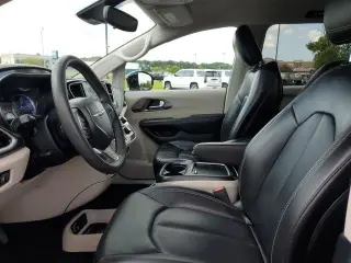 Chrysler Pacifica Plug-In Hybrid 2024 Select Miniván 4p.