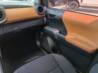 Toyota Tacoma 2018 4x2 TRD Todo Terreno 4p Doble Cabina 5.0 ft SB