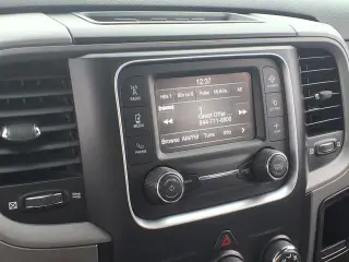 Ram 1500 Classic 2022 4x2 Tradesman 4p Cabaína Tripa 5.5 pies ST Camioneta