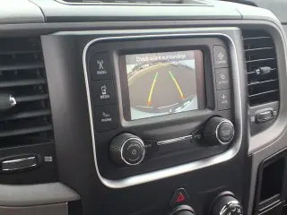 Ram 1500 Classic 2022 4x2 Tradesman 4p Cabaína Tripa 5.5 pies ST Camioneta
