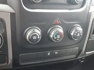 Ram 1500 Classic 2022 4x2 Tradesman 4p Cabaína Tripa 5.5 pies ST Camioneta