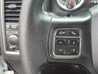 Ram 1500 Classic 2022 4x2 Tradesman 4p Cabaína Tripa 5.5 pies ST Camioneta