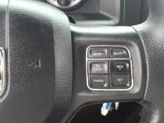 Ram 1500 Classic 2022 4x2 Tradesman 4p Cabaína Tripa 5.5 pies ST Camioneta