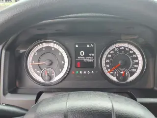 Ram 1500 Classic 2022 4x2 Tradesman 4p Cabaína Tripa 5.5 pies ST Camioneta