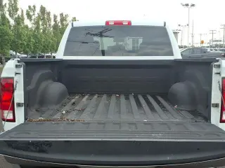 Ram 1500 Classic 2022 4x2 Tradesman 4p Cabaína Tripa 5.5 pies ST Camioneta