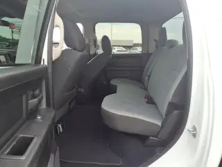 Ram 1500 Classic 2022 4x2 Tradesman 4p Cabaína Tripa 5.5 pies ST Camioneta
