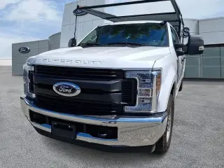 Ford F-250 Super Duty 2018 4x2 XL 4p Crew Cab 6.8 ft. SB Camioneta