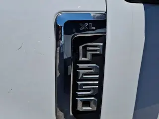 Ford F-250 Super Duty 2018 4x2 XL 4p Crew Cab 6.8 ft. SB Camioneta