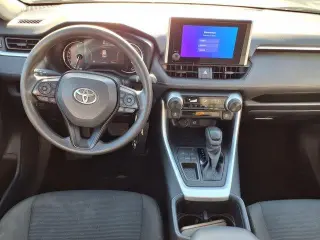 Toyota RAV4 2025 LE 4p SUV