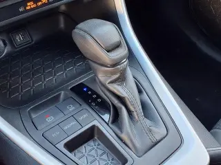 Toyota RAV4 2025 LE 4p SUV