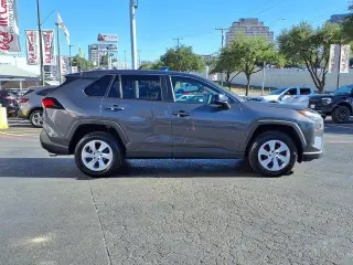 Toyota RAV4 2025 LE 4p SUV