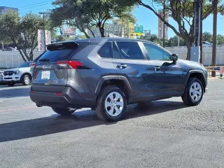 Toyota RAV4 2025 LE 4p SUV