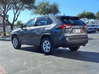 Toyota RAV4 2025 LE 4p SUV