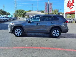 Toyota RAV4 2025 LE 4p SUV