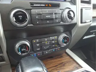 Ford F-150 2019 4x4 Lariat 4p SuperCrew 5.5 ft. CB