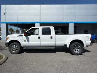 Ford F-350 Super Duty 2016 4x4 XL Cabina y Plataforma 4 Puertas 8 pies LB DRW Pickup