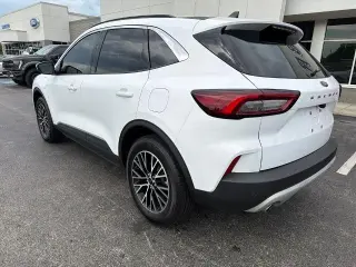 Ford Escape Plug-In Hybrid 2023 Base 4p SUV
