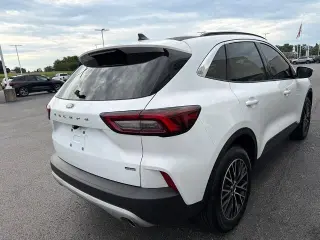 Ford Escape Plug-In Hybrid 2023 Base 4p SUV