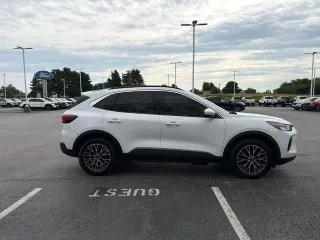 Ford Escape Plug-In Hybrid 2023 Base 4p SUV