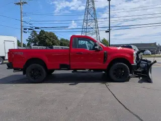 Ford F-350 Super Duty 2023 4x4 XL 2p Cabina Estándar 8 pies LB SRW Camioneta Pickup