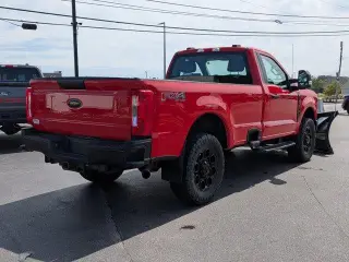 Ford F-350 Super Duty 2023 4x4 XL 2p Cabina Estándar 8 pies LB SRW Camioneta Pickup
