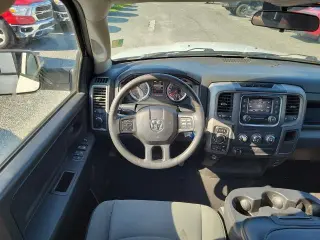 Ram 1500 Classic 2021 4x4 Tradesman 4p Cubierta Cuádruple 6.3 ft. SB Camioneta