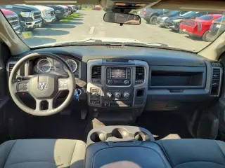 Ram 1500 Classic 2021 4x4 Tradesman 4p Cubierta Cuádruple 6.3 ft. SB Camioneta