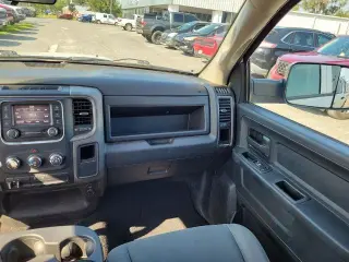 Ram 1500 Classic 2021 4x4 Tradesman 4p Cubierta Cuádruple 6.3 ft. SB Camioneta