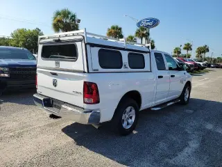 Ram 1500 Classic 2021 4x4 Tradesman 4p Cubierta Cuádruple 6.3 ft. SB Camioneta