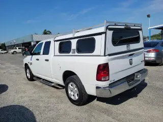 Ram 1500 Classic 2021 4x4 Tradesman 4p Cubierta Cuádruple 6.3 ft. SB Camioneta