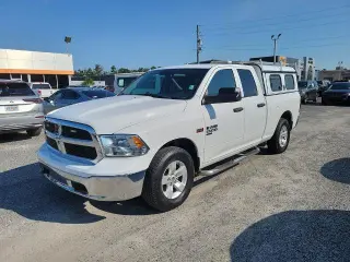 Ram 1500 Classic 2021 4x4 Tradesman 4p Cubierta Cuádruple 6.3 ft. SB Camioneta