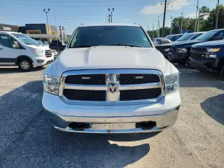 Ram 1500 Classic 2021 4x4 Tradesman 4p Cubierta Cuádruple 6.3 ft. SB Camioneta