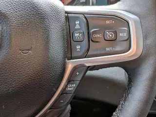 Ram 1500 2025 4x4 Big Horn 4p. Cabina Crew 5,6 pies SBT Camioneta