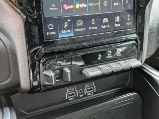 Ram 1500 2025 4x4 Big Horn 4p. Cabina Crew 5,6 pies SBT Camioneta
