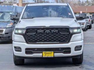 Ram 1500 2025 4x4 Big Horn 4p. Cabina Crew 5,6 pies SBT Camioneta