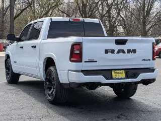 Ram 1500 2025 4x4 Big Horn 4p. Cabina Crew 5,6 pies SBT Camioneta