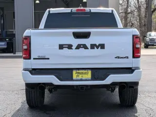 Ram 1500 2025 4x4 Big Horn 4p. Cabina Crew 5,6 pies SBT Camioneta