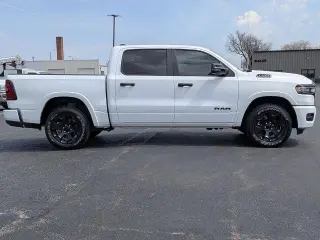 Ram 1500 2025 4x4 Big Horn 4p. Cabina Crew 5,6 pies SBT Camioneta