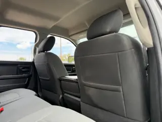 Ram 1500 Classic 2021 4x4 Express 4p Cubierta Cuadrada Completa 6,3 pies ST Camión pickup