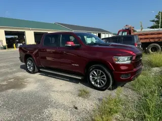Ram 1500 2019 4x4 Laramie 4p Cabina de Tripulante 5.6 ft. SB Camioneta