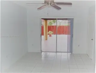 Propiedad en alquiler con 3 dormitorios y 2 baños en Miami