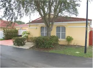 Propiedad en alquiler con 3 dormitorios y 2 baños en Miami