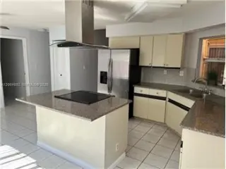Propiedad en alquiler con 3 dormitorios y 2 baños en Miami